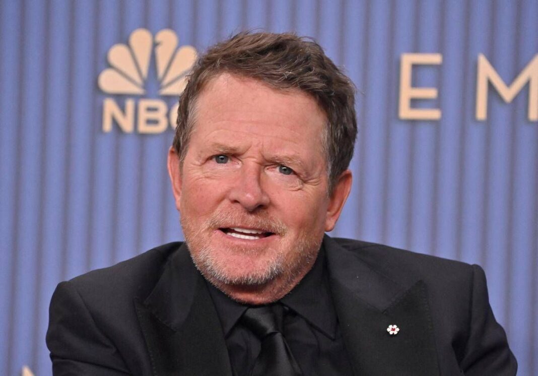 Michael J. Fox, standing ovation agli Emmy Awards: “Accettare il Parkinson non vuol dire arrendersi” Michael J. Fox, standing ovation agli Emmy Awards: “Accettare il Parkinson non vuol dire arrendersi”