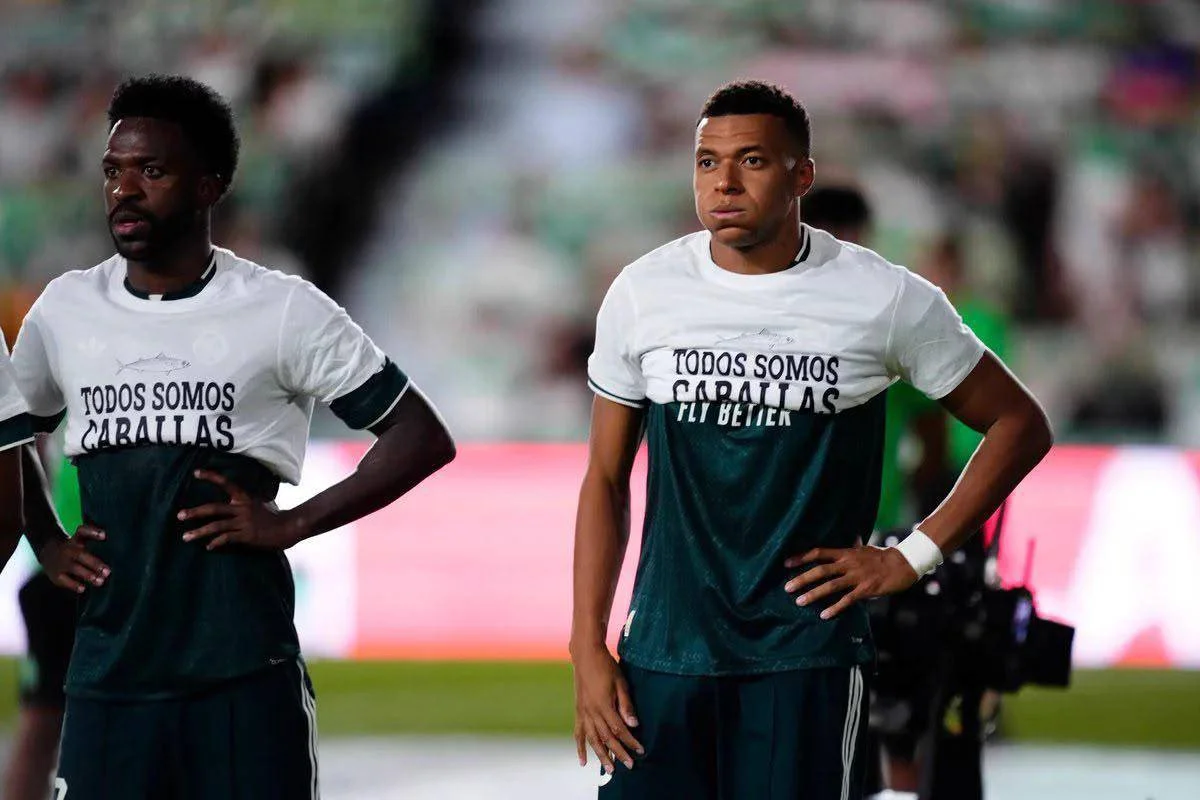 Messaggio pro-Ceuta ‘nascosto’, in Spagna è polemica contro Mbappé, Vinicius e Konaté: cos’è successo Messaggio pro-Ceuta ‘nascosto’, in Spagna è polemica contro Mbappé, Vinicius e Konaté: cos’è successo