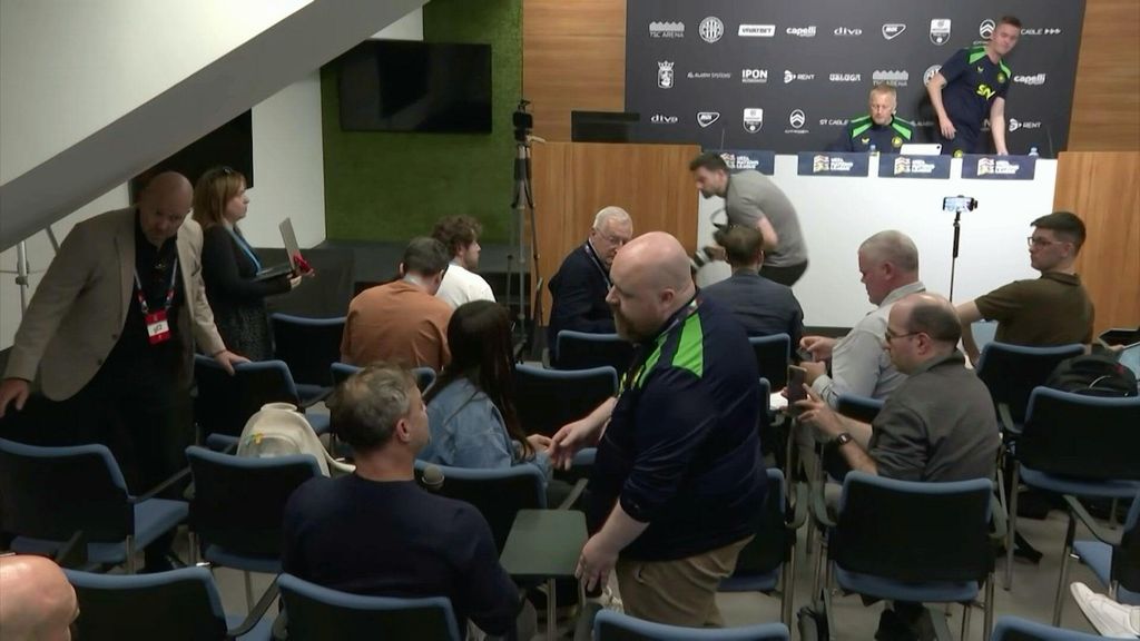 Calcio, tensione con i reporter israeliani: interrotta la conferenza stampa del ct dell’Irlanda Calcio, tensione con i reporter israeliani: interrotta la conferenza stampa del ct dell’Irlanda
