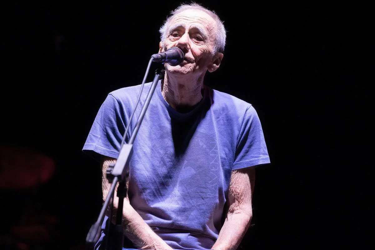 Roberto Vecchioni dopo lo stop ai concerti: “Al Premio Campiello non potevo mancare” Roberto Vecchioni dopo lo stop ai concerti: “Al Premio Campiello non potevo mancare”