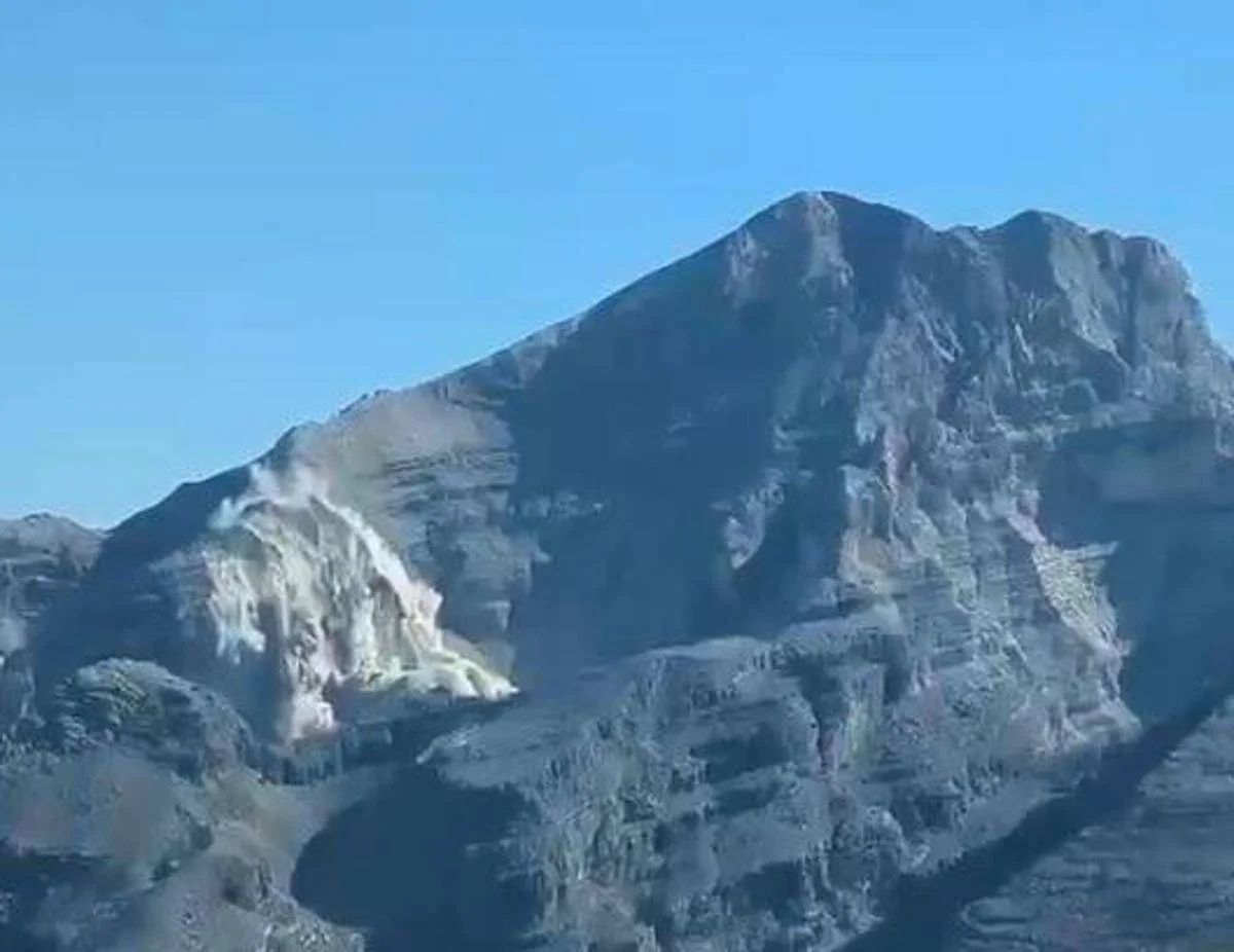 Frana sulle Tofane, escursionista salvata da eliambulanza Frana sulle Tofane, escursionista salvata da eliambulanza